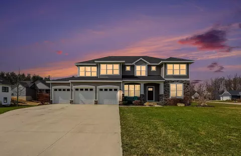 2803 Pinehill Dr, Holland, MI 49424