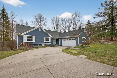 3430 Eastridge Ct NE, Grand Rapids, MI 49525
