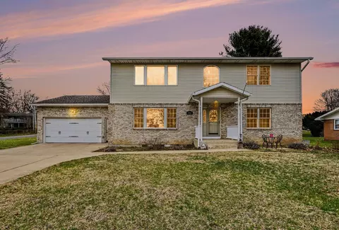 2461 Riverbend Dr, Benton Harbor, MI 49022