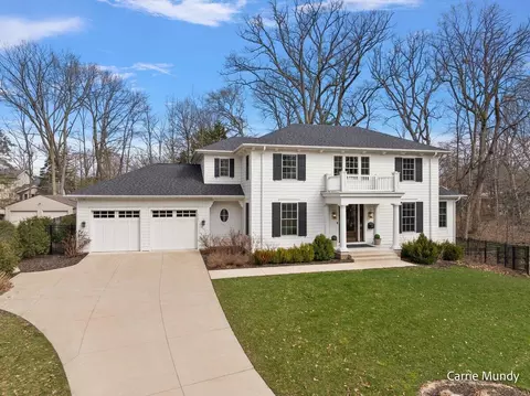 2725 Beechwood Dr SE, Grand Rapids, MI 49506