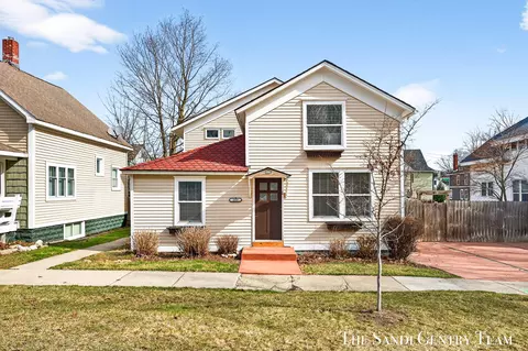 209 Clinton Ave, Grand Haven, MI 49417