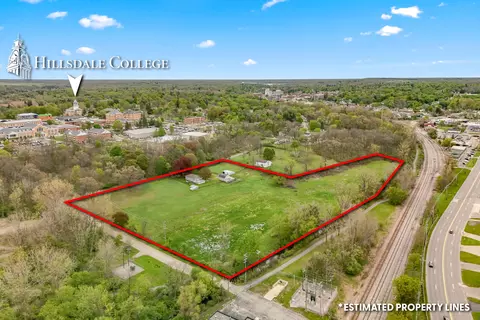 104 Mcclellan St, Hillsdale, MI 49242