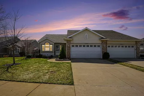 15497 Winchester Cir, Grand Haven, MI 49417