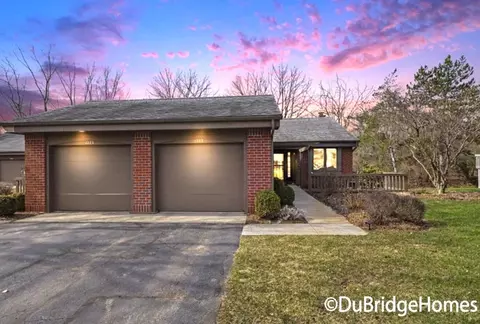 1275 Suncrest Dr NE, Grand Rapids, MI 49525