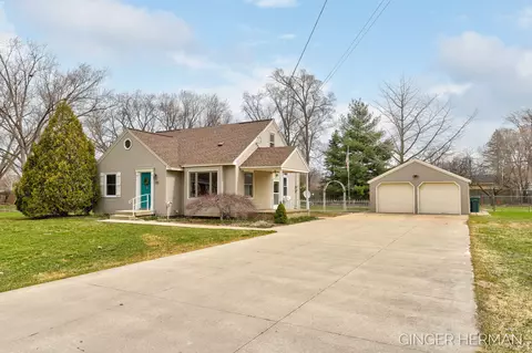 7708 Hazel Dr, Jenison, MI 49428