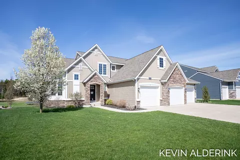 13783 Harrington Lndg, Holland, MI 49424
