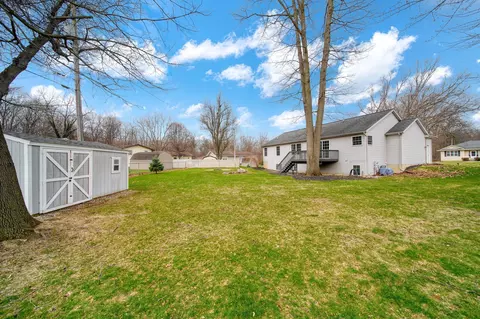 Exterior - 3861 Dorset Dr, Jackson, MI 49203 photo 3 of 11