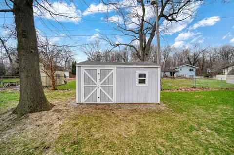 Exterior - 3861 Dorset Dr, Jackson, MI 49203 photo 4 of 11