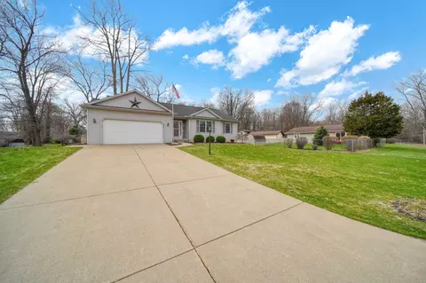 Exterior - 3861 Dorset Dr, Jackson, MI 49203 photo 2 of 11