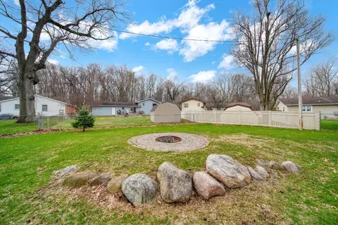 Exterior - 3861 Dorset Dr, Jackson, MI 49203 photo 7 of 11