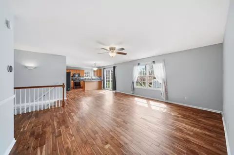 Living - 3861 Dorset Dr, Jackson, MI 49203 photo 1 of 3