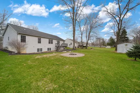 Exterior - 3861 Dorset Dr, Jackson, MI 49203 photo 6 of 11