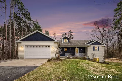 1004 Tibalew Dr NW, Sparta, MI 49345