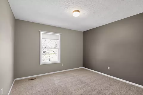 Bedroom - 2166 Ganton Dr, Jackson, MI 49203 photo 6 of 10