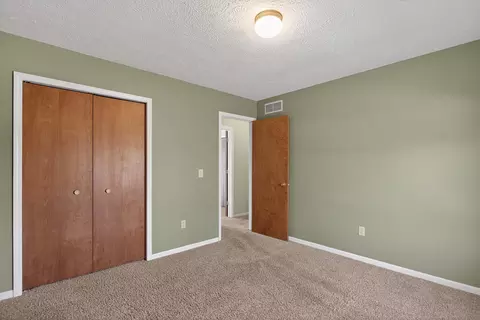 Bedroom - 2166 Ganton Dr, Jackson, MI 49203 photo 8 of 10