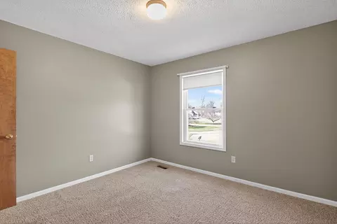 Bedroom - 2166 Ganton Dr, Jackson, MI 49203 photo 9 of 10