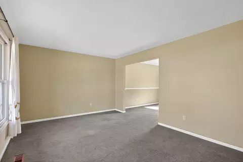 Living - 2166 Ganton Dr, Jackson, MI 49203 photo 2 of 9