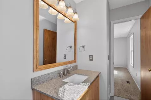 Bath - 2166 Ganton Dr, Jackson, MI 49203 photo 5 of 5