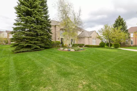 4949 Lexington Ct, Rochester, MI 48306