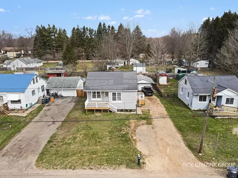 614 W High St, Bangor, MI 49013