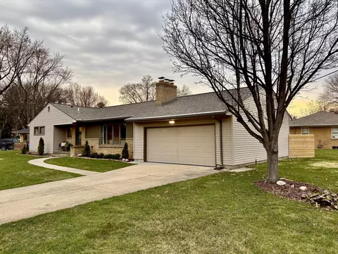 2135 Apple Ave NW, Grand Rapids, MI 49504