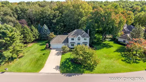 145 Bay Meadows Dr, Holland, MI 49424