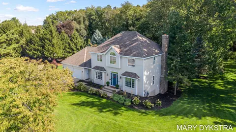 145 Bay Meadows Dr, Holland, MI 49424