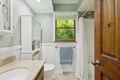 Bath - 6860 Ashley Ave NE, Belding, MI 48809 photo 1 of 6