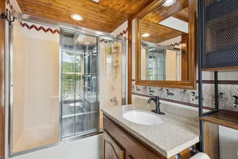 Bath - 6860 Ashley Ave NE, Belding, MI 48809 photo 4 of 6