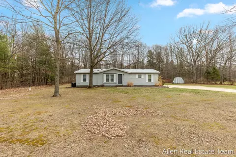 11908 128th Ave, Grand Haven, MI 49417
