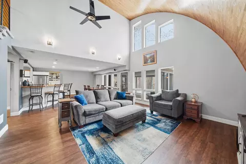 Living - 4711 Draper Rd, Jackson, MI 49203 photo 2 of 4