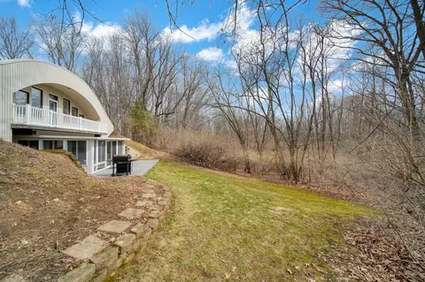 Exterior - 4711 Draper Rd, Jackson, MI 49203 photo 13 of 19