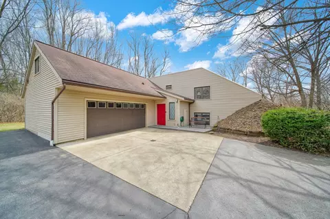 4711 Draper Rd, Jackson, MI 49203