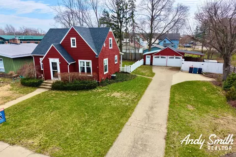 186 W 27th St, Holland, MI 49423