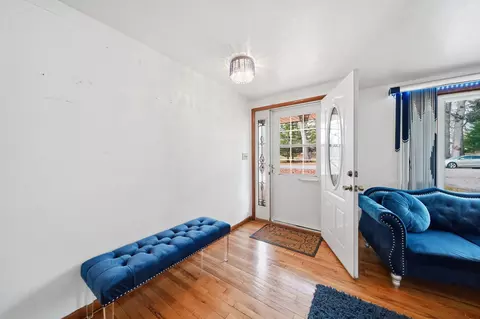 2705 Glendale Rd, Jackson, MI 49203