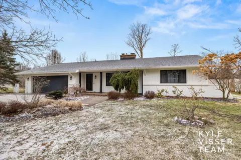 2031 Brunsink Dr NE, Grand Rapids, MI 49503