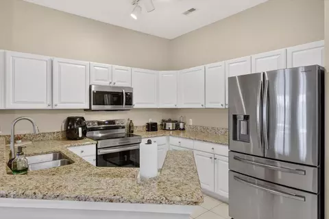 Kitchen - 1089 Joyce Ln #88, Ann Arbor, MI 48103 photo 2 of 5