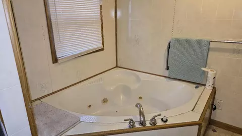 Bath - 270 Washington St, Sunfield, MI 48890 photo 1 of 2