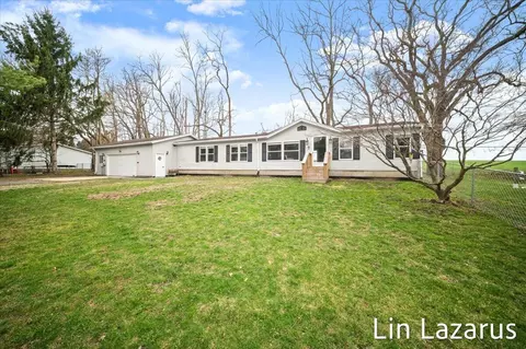 65484 Parkwood Ct, Paw Paw, MI 49079