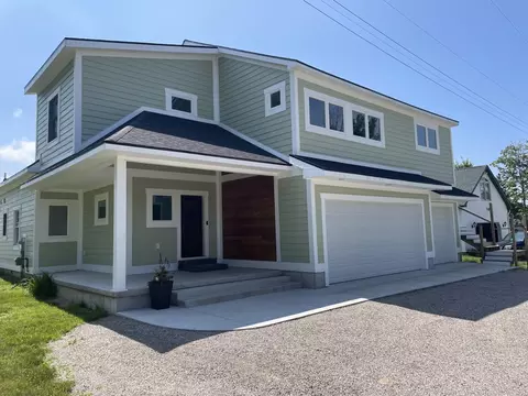 8579 Bayview Rd, Onekama, MI 49675