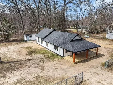 Exterior - 908 Grove St, Pullman, MI 49450 photo 3 of 6