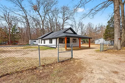 908 Grove St, Pullman, MI 49450