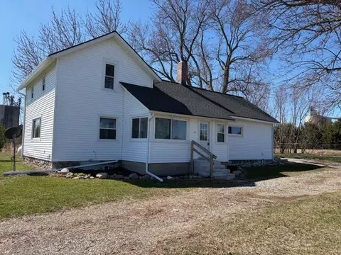 7785 Saddlebag Lake Rd, Lake Odessa, MI 48849