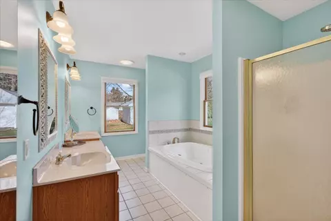 Bath - 185 Hickory Hls, Marshall, MI 49068 photo 1 of 6