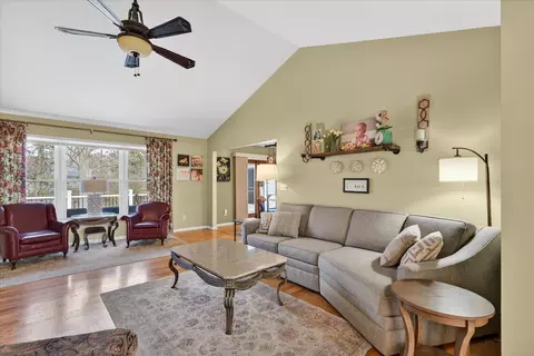 Living - 185 Hickory Hls, Marshall, MI 49068 photo 2 of 4