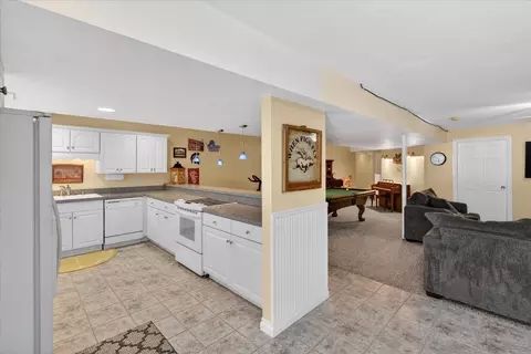 Kitchen - 185 Hickory Hls, Marshall, MI 49068 photo 5 of 8