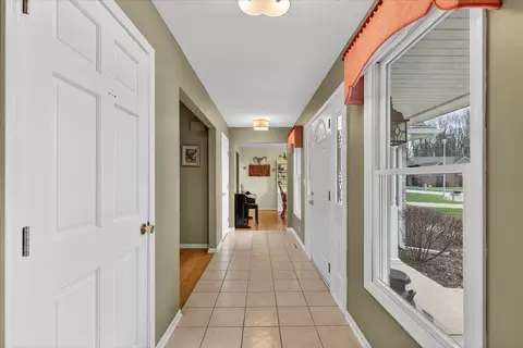 Entry Way - 185 Hickory Hls, Marshall, MI 49068 photo 3 of 4