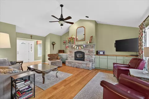 Living - 185 Hickory Hls, Marshall, MI 49068 photo 3 of 4