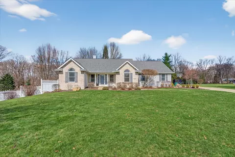 185 Hickory Hls, Marshall, MI 49068