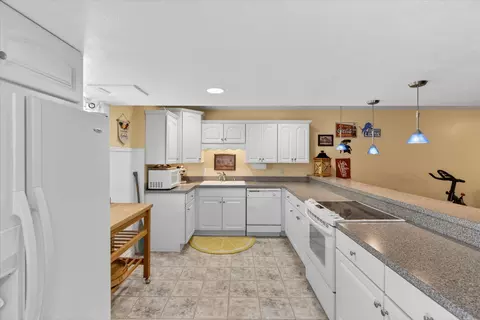 Kitchen - 185 Hickory Hls, Marshall, MI 49068 photo 6 of 8